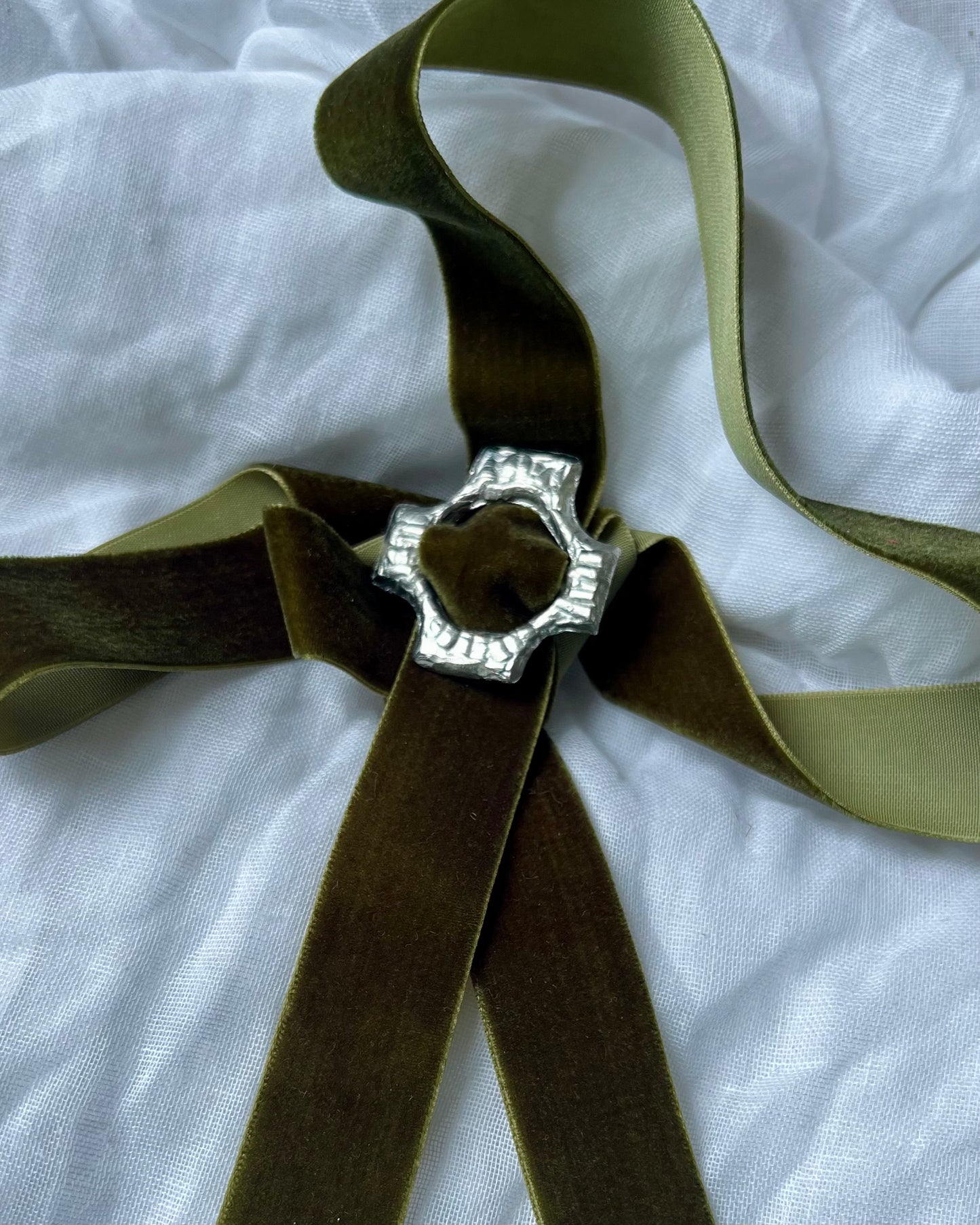 Cross Buckle